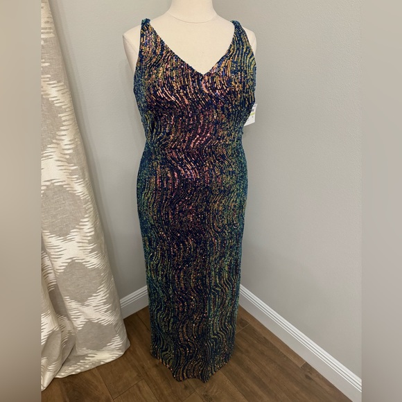 Plus Sequin Dress 🩷 - Picture 4 of 12